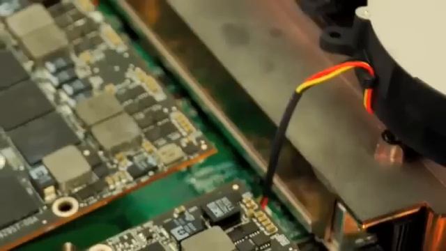 AMD Radeon HD 7970M CrossFireX Installation in EUROCOM Panther 2.0 смотреть онлайн