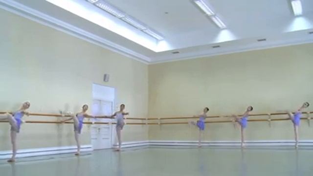VAGANOVA BARRE CLASS FOLLOW ALONG - Vaganova Ballet Academy 5th grade exam смотреть онлайн