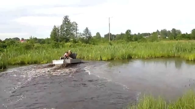 Самодельный Гусеничный вездеход заплыв в пруд!(самоделка) смотреть онлайн