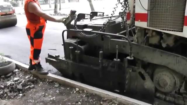 Асфольтоукладчик и асфальт смотреть онлайн