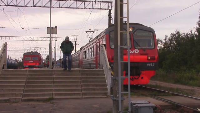 Электропоезда ЭТ2М-068 и ЭД4М-0082 смотреть онлайн