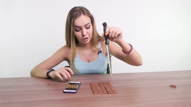 НЕВЕРОЯТНО! БЕСКОНЕЧНАЯ ШОКОЛАДКА СВОИМИ РУКАМИ/ DIY ФОКУС С ШОКОЛАДКОЙ смотреть онлайн