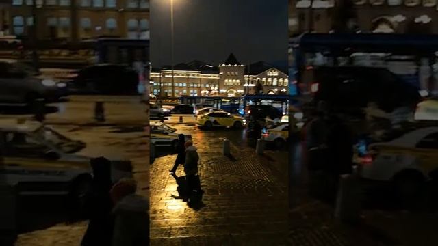 Москва площадь у трех вокзалов выход с Ленинградского вокзала март 2021 года смотреть онлайн