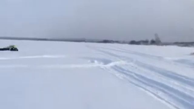 Снегоходы - Крутим "пяточки" смотреть онлайн