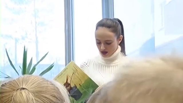 "В гости к книгам" - ребята из детского сада "Солнышко" в библиотеке смотреть онлайн