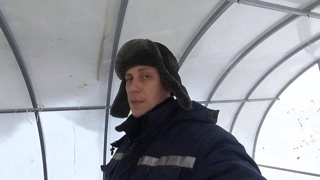 ?Кто-то залез и разорвал теплицу на даче посреди глухой ЗИМЫ. Опять Чупакабра?? смотреть онлайн