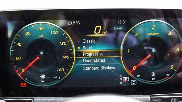 Mercedes-Benz A/B-Class Digital Cockpit Display 7" vs. 10.25" смотреть онлайн