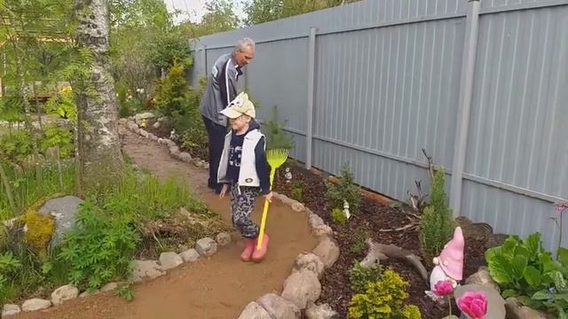 Зона отдыха Сухой ручей Дренаж участка Посадки вдоль забора после зимы Отсыпка дорожек Начало сезон смотреть онлайн