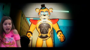 Аниматроник Реальная игра против  Freddy FNAF in real life