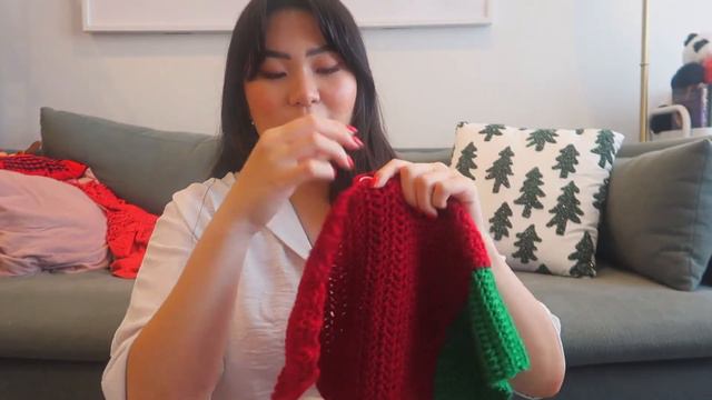 crochet a Christmas sweater with me 🎄🎅🏼 super easy & quick| holiday gift guide 2021 смотреть онлайн