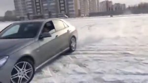 зимний дрифт на W212 E200 AMG