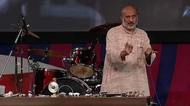 Turning trash into toys for learning | Arvind Gupta смотреть онлайн