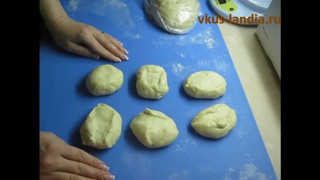 Дрожжевые булочки "Цветочки" с вишней смотреть онлайн