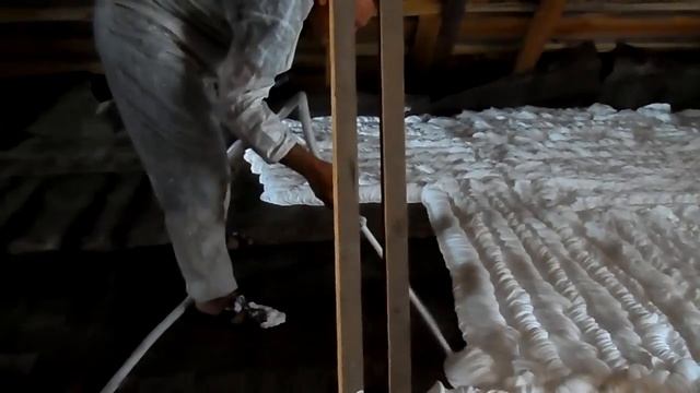 Заливка чердака пеноизолом (жидкий пенопласт) смотреть онлайн