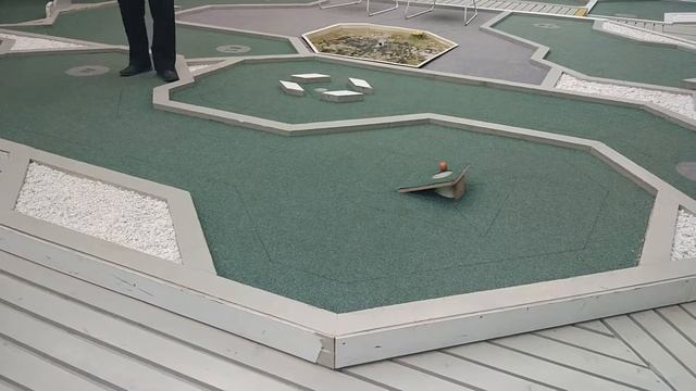 Мини-гольф | о мячиках | Парк "Молотки и клюшки" смотреть онлайн