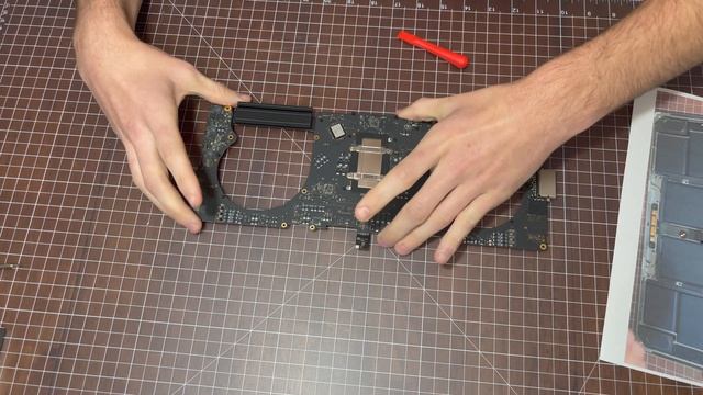 Heatsink Removal: 2021 MacBook Pro 16 M1 Pro | Full Length Disassembly and Teardown Coming Tonight смотреть онлайн