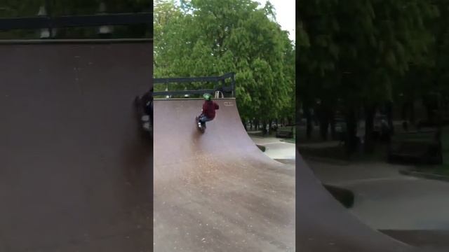 ? #scooter #banger #barspin #самокат #scooterstunts #tricks #skatepark #трюки #трюкинасамокате смотреть онлайн