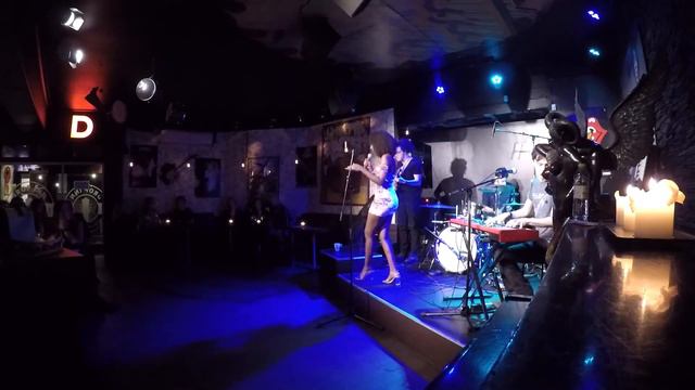 Autumn Sharif - 5AM / Maria Maria / Wild Thoughts (live at Drop Inn Copenhagen) смотреть онлайн