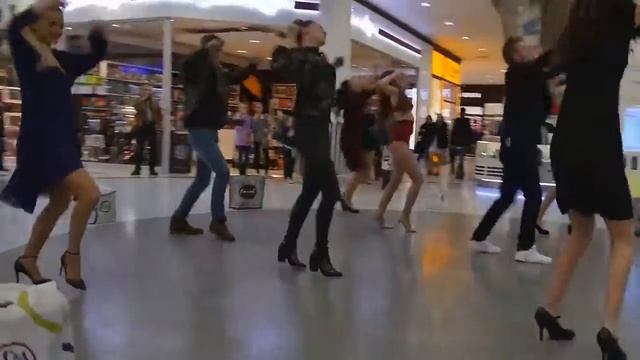 FLASHMOB OC NOVY SMICHOV | 4in1artists.com смотреть онлайн