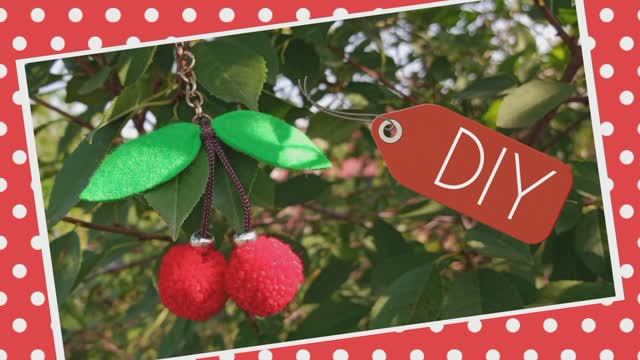 Брелок "Вишенки" из помпонов смотреть онлайн