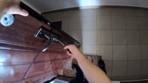 Лайфхак: Как заменить ручки на входной двери #ДомОгород