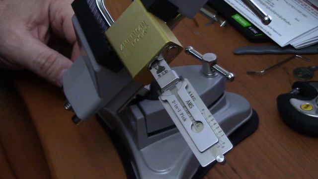 Video 39 - Newbie vs. Lishi AM5 American Lock 1100 Series Padlock. How will the Lishi tool stack up смотреть онлайн