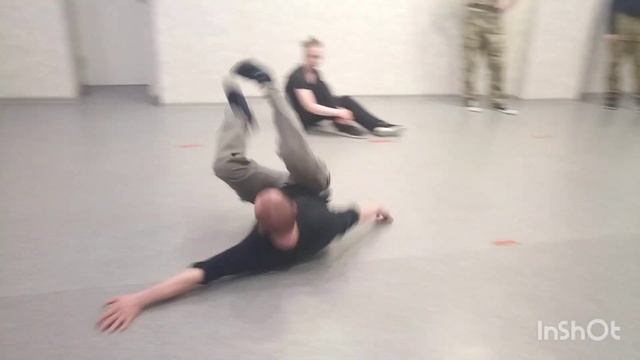 Хрестоматия Движения. Кувырок вперёд со сменой направления,галсами. смотреть онлайн