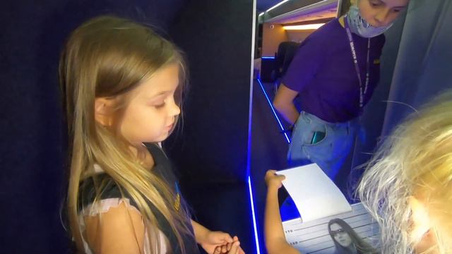 Эля в Городе профессий Kids Will Одесса. Выбираем кем стать в КидсВилль - часть 1 смотреть онлайн