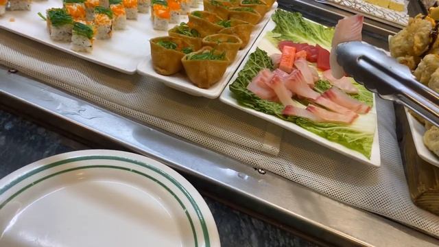 На нас напал жор. Мы съели всю еду со шведского стола смотреть онлайн