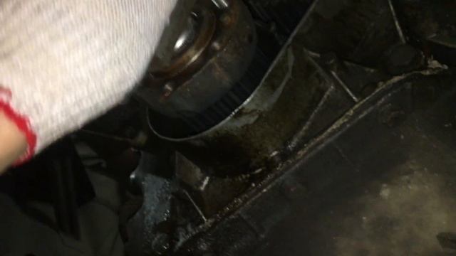 Как снять звёздочку коленвала грм БМВ м20 б25 BMW e34 m20 b20 Простой способ снять звезду коленвала смотреть онлайн