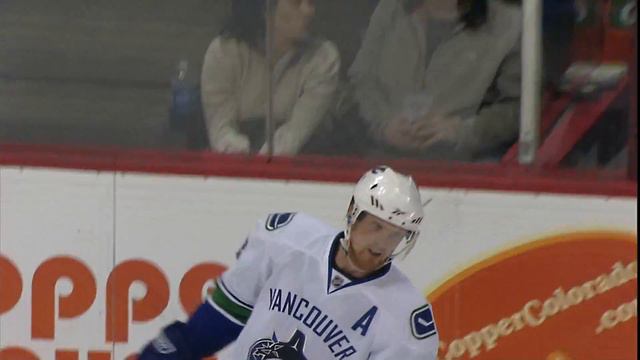 Henrik Sedin First Career Hattrick - Canucks at Avalanche - 11.14.09 - HD смотреть онлайн