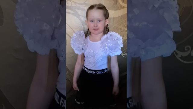Шереметова Варвара (5 лет) читает стих "Баллада о матери" (Андрей Дементьев) смотреть онлайн