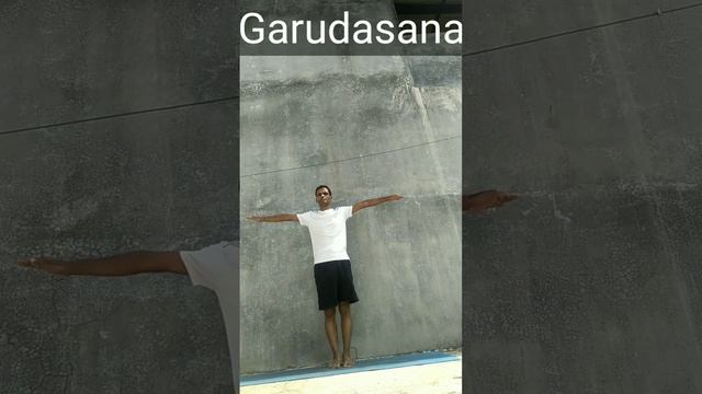 Garudasana | Eagle pose | #shivapokharel #yogaandfitnesswithshiva #foryoupage #shrots #yoga смотреть онлайн