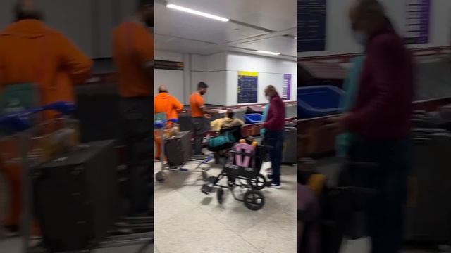 Arriving at the Delhi Airport: how to manage immigration, customs, baggage claim, and pick-up смотреть онлайн