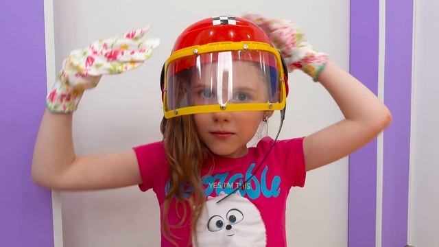 Eva and Dad Overcome Their Fears and Escape the Room смотреть онлайн
