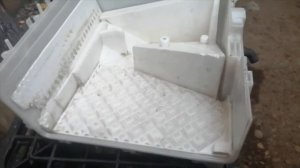 Mitsubishi Lancer 9. Чистка заслонки печки только со снятием отопителя.