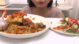 МУКБАНГ ПЛОВ ? / не ASMR / МАРА АПА ПОСТАРАЛАСЬ • PILAF BEEF MUKBANG • SALAD ?