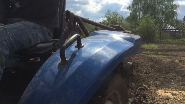 Минитрактор, максимальная нагрузка! Пашем огород! смотреть онлайн