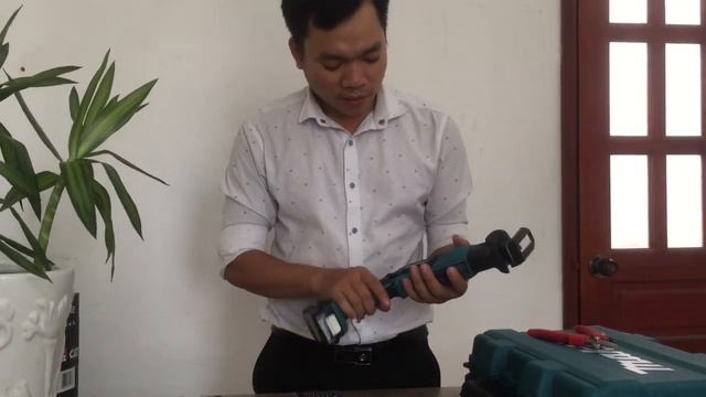 Đánh giá chi tiết Máy cưa kiếm dùng pin 12V Makita JR105DSAE | DIYhomedepot смотреть онлайн