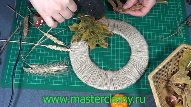 The best autumn wreath tutorial. Осенний венок из природных материалов: подробный видео урок смотреть онлайн