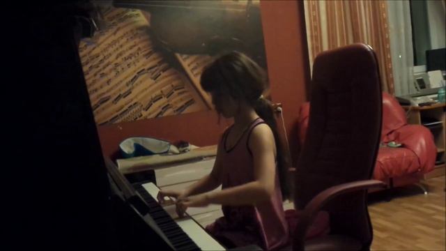 Менуэт. В.А.Моцарт. Фа мажор. Девочка играет на пианино. смотреть онлайн