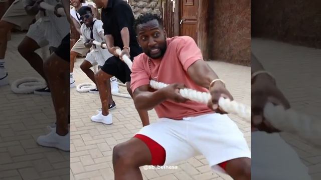 Так развлекают гостей в парке шейха. Дубай 🤷🏻♂️ #животные #парк #тигрица #тигр смотреть онлайн