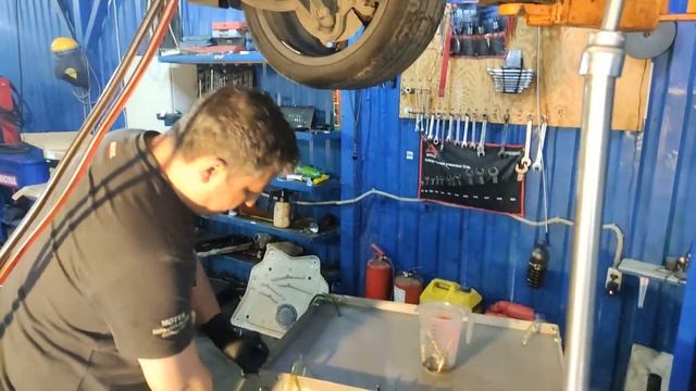 Полная аппаратная замена масла в АКПП BMW X6 F16. ZF8HP45 ZF8HP50 ZF8HP70 ZF8HP75 смотреть онлайн