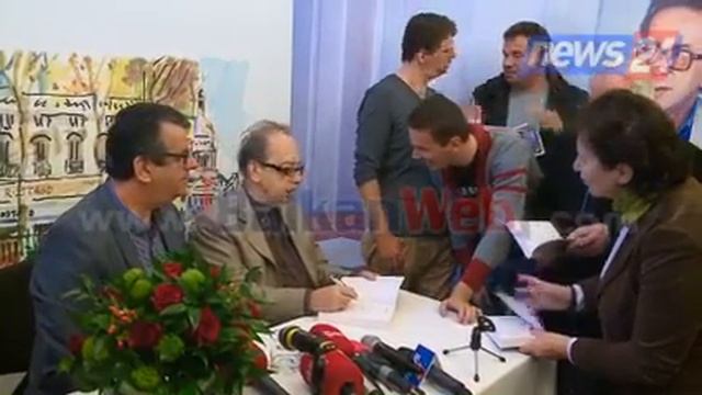 Shkrimtari Ismail Kadare nderohet me çmimin “Jeronim De Rada” смотреть онлайн