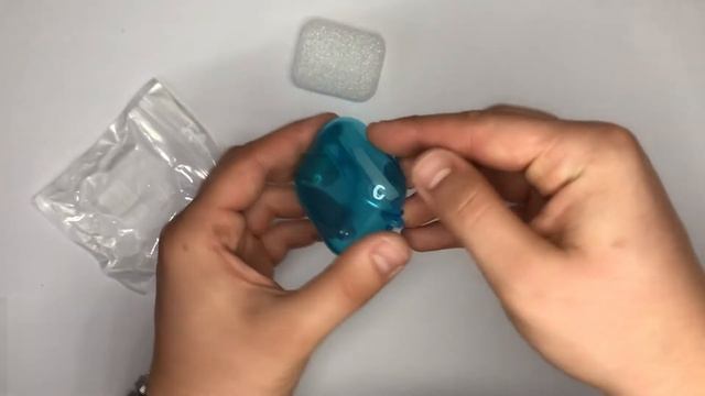 Видео обзор: Чехол силиконовый для Apple AirPods Pro голубой смотреть онлайн