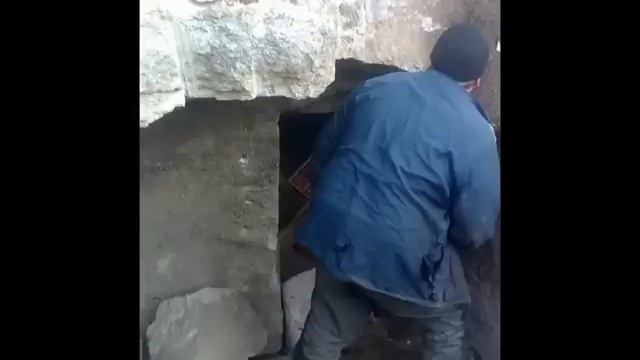 Подземелья, нашли на краю села. смотреть онлайн