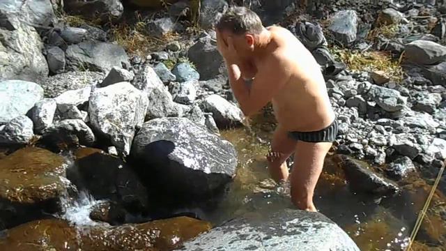 Купание в Сухой Тыдтугем. Сентябрь 2014 г. смотреть онлайн