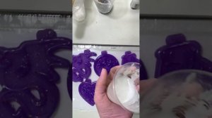 Заливаем новогодние игрушки эпоксидной смолой в кристаллические молды