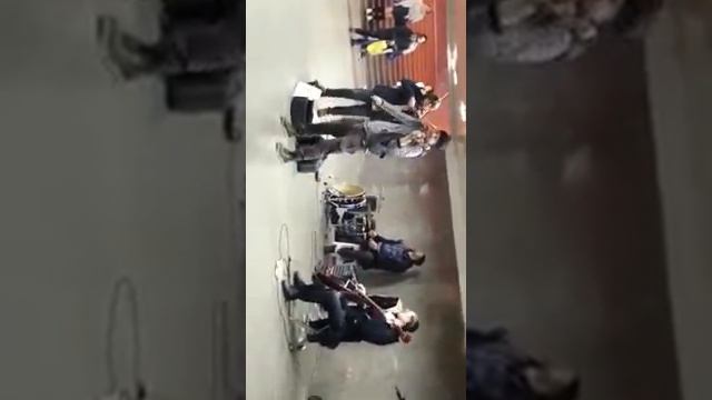 Весёлые скрипачи на Арбате опять зажигают смотреть онлайн