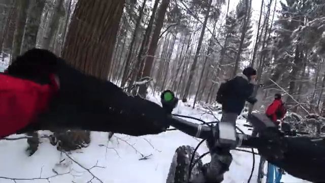 Проверяем Снег в лесу лицом и толщину льда на пруду рукой ) смотреть онлайн